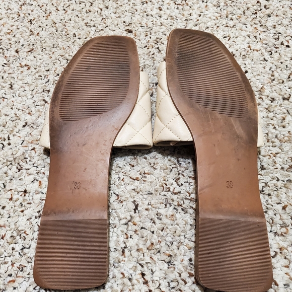 PRICE DROP ⬇️ Quilted Slides - Picture 5 of 6